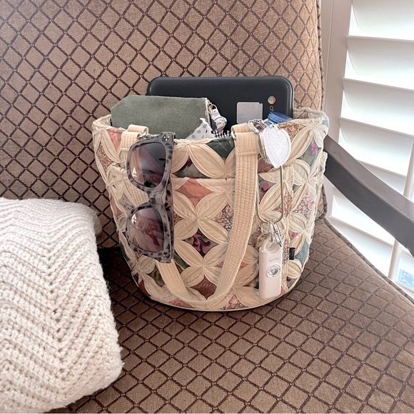 No Brand Tag Handbags - Patchwork Quilted Fabric Two Handle Tote Bag Purse